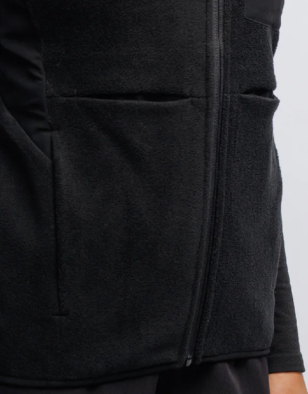 essential-fleece-vest-black