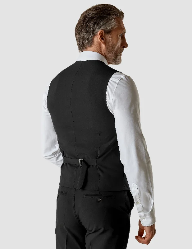 essential-vest-dark-shadow