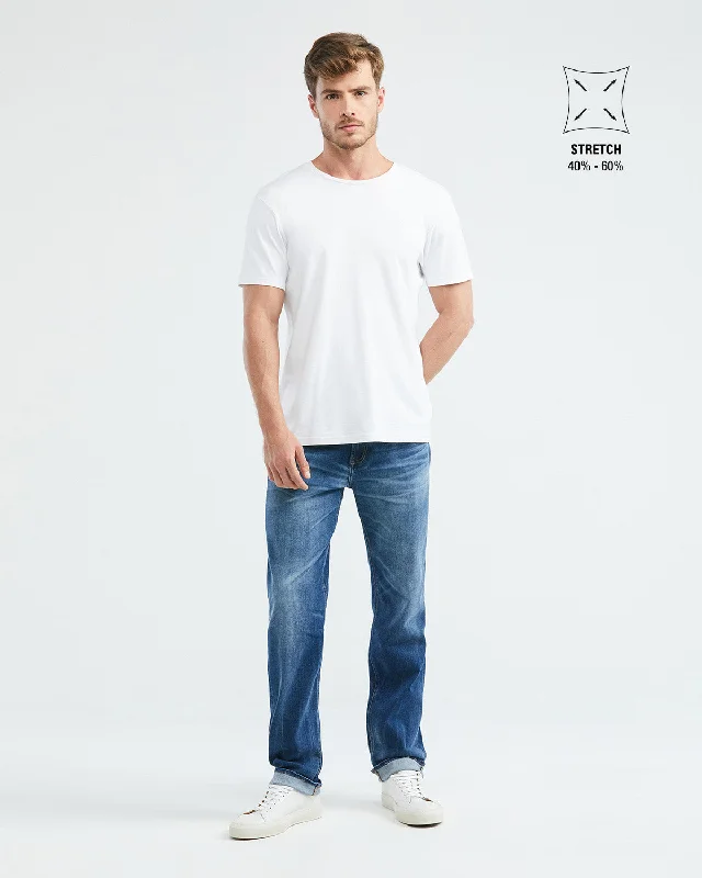 RELAXED FIT HIGH-RISE JEANS IN DARK WASH