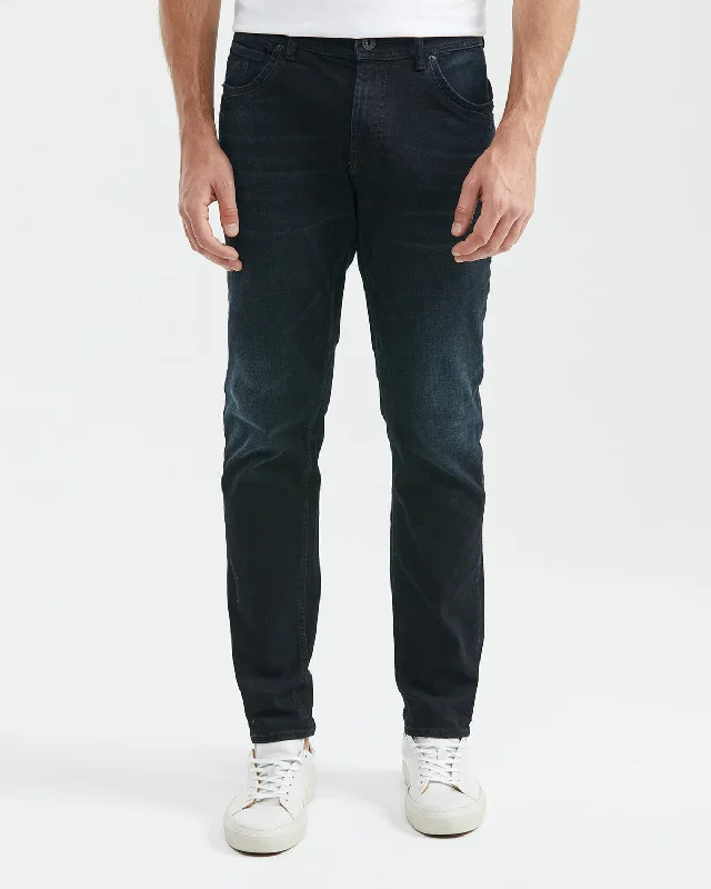 STRAIGHT FIT MID-RISE DARK JEANS IN ULTRA DARK WASH