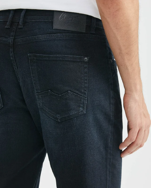 STRAIGHT FIT MID-RISE DARK JEANS IN ULTRA DARK WASH