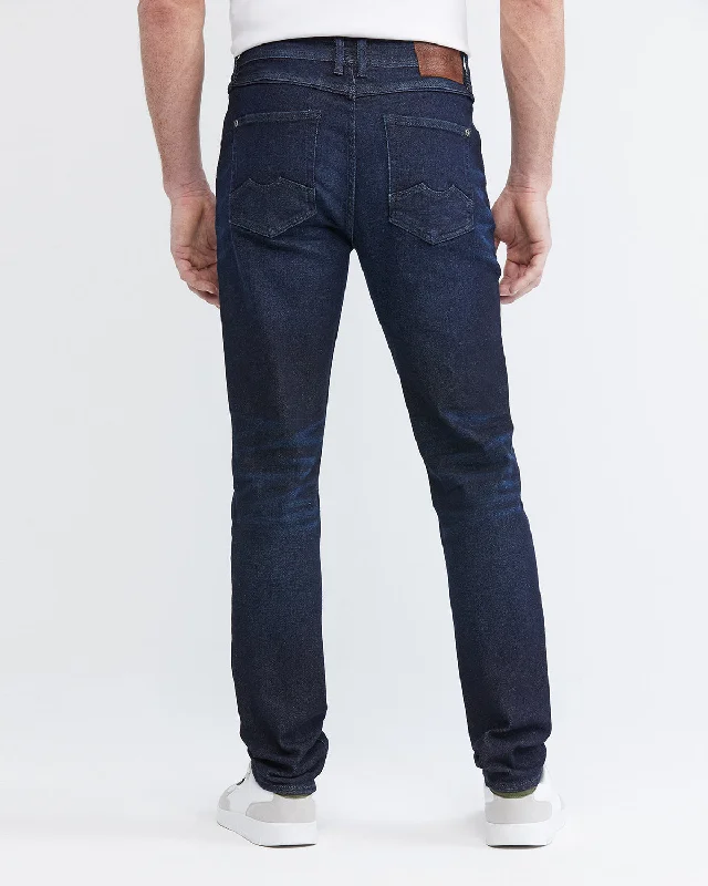 STRAIGHT FIT MID-RISE JEANS IN ULTRA DARK WASH