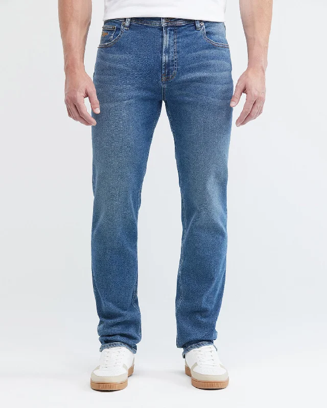 STRAIGHT FIT MID-RISE JEANS IN MEDIUM WASH