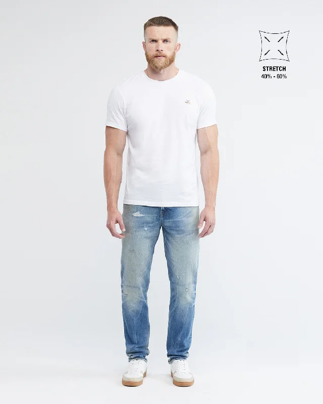 STRAIGHT FIT MID-RISE JEANS IN LIGHT WASH