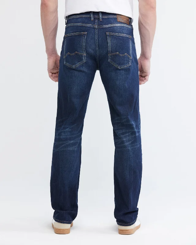 STRAIGHT FIT MID-RISE JEANS IN ULTRA DARK WASH