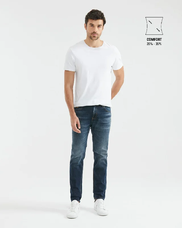 STRAIGHT FIT MID-RISE JEANS IN DARK WASH