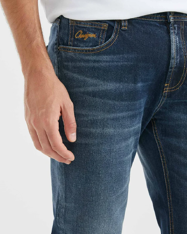 STRAIGHT FIT MID-RISE JEANS IN DARK WASH