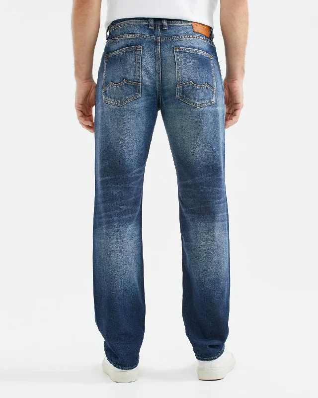 STRAIGHT FIT MID-RISE JEANS IN DARK WASH