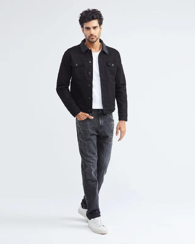 STRAIGHT FIT MID-RISE JEANS IN BLACK