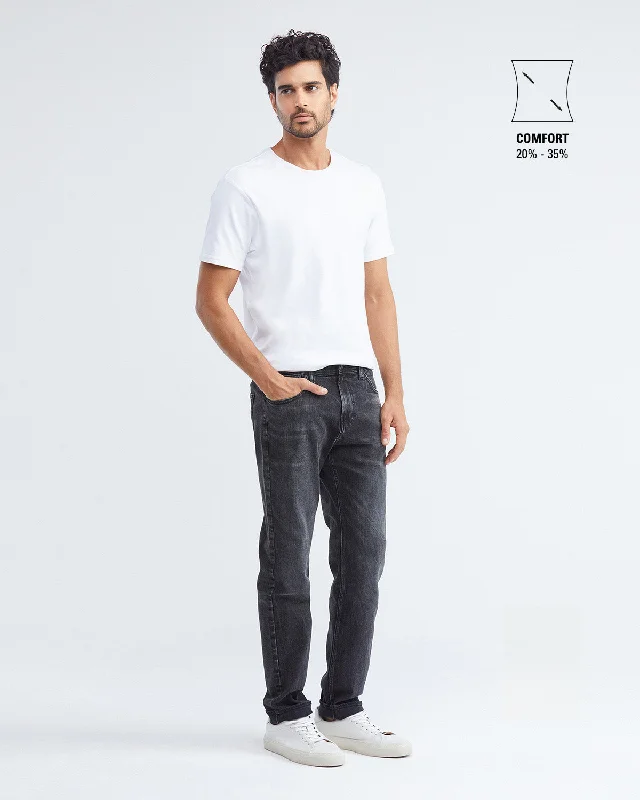 STRAIGHT FIT MID-RISE JEANS IN BLACK