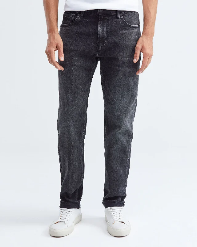 STRAIGHT FIT MID-RISE JEANS IN BLACK