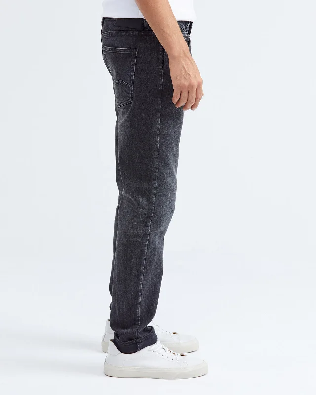 STRAIGHT FIT MID-RISE JEANS IN BLACK