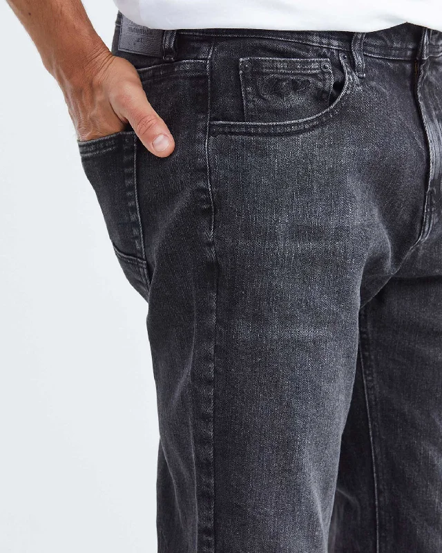 STRAIGHT FIT MID-RISE JEANS IN BLACK