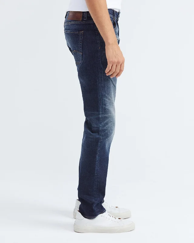 STRAIGHT FIT MID-RISE JEANS IN DARK WASH