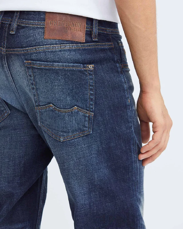 STRAIGHT FIT MID-RISE JEANS IN DARK WASH