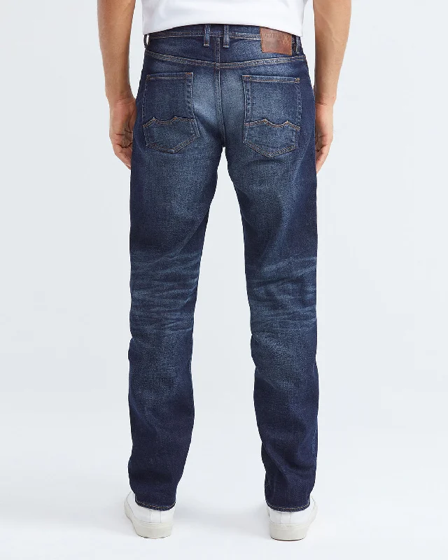 STRAIGHT FIT MID-RISE JEANS IN DARK WASH