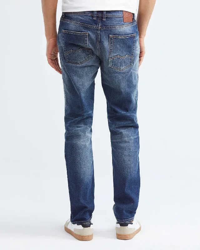 STRAIGHT FIT MID-RISE JEANS IN DARK WASH