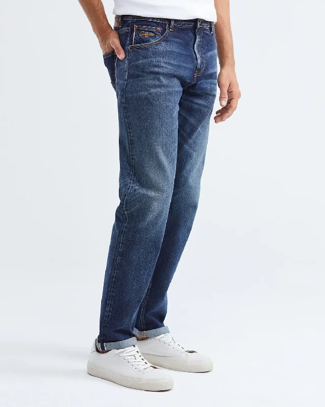 STRAIGHT FIT MID-RISE JEANS IN DARK WASH