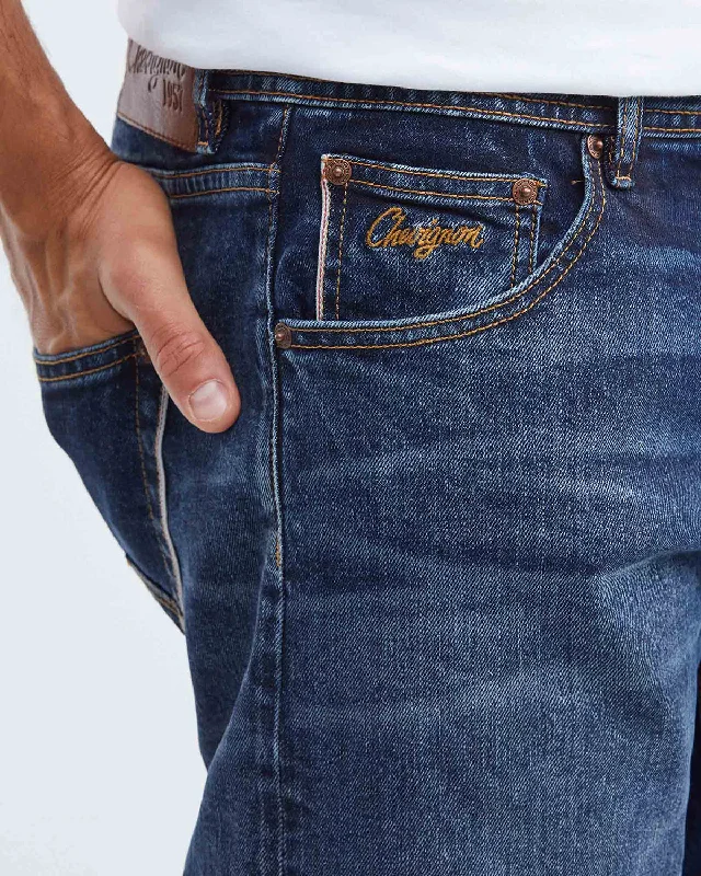 STRAIGHT FIT MID-RISE JEANS IN DARK WASH