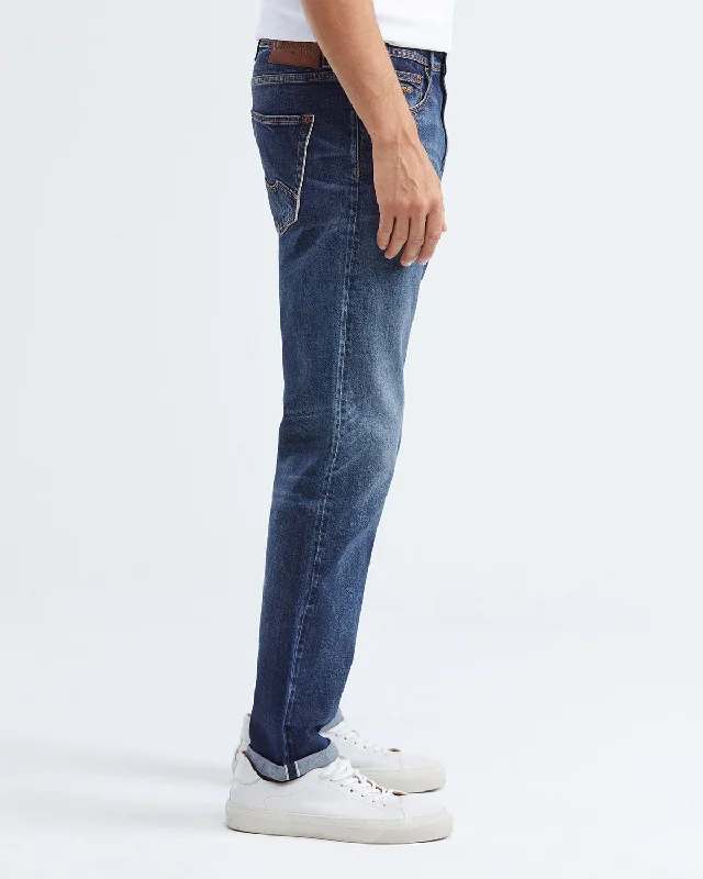 STRAIGHT FIT MID-RISE JEANS IN DARK WASH