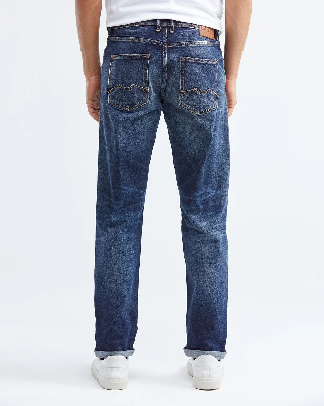 STRAIGHT FIT MID-RISE JEANS IN DARK WASH