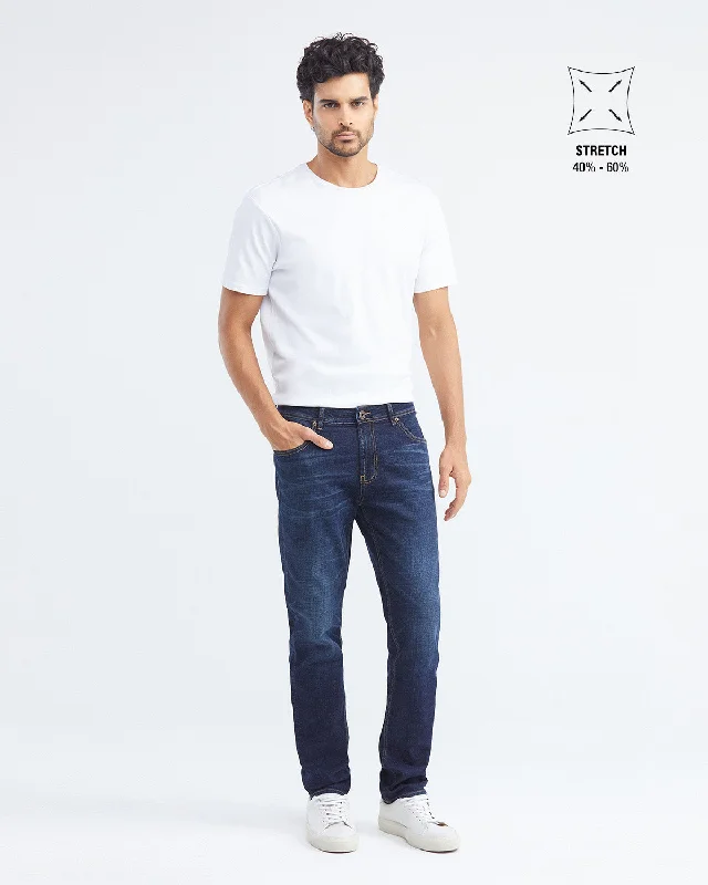 STRAIGHT FIT MID-RISE JEANS IN DARK WASH