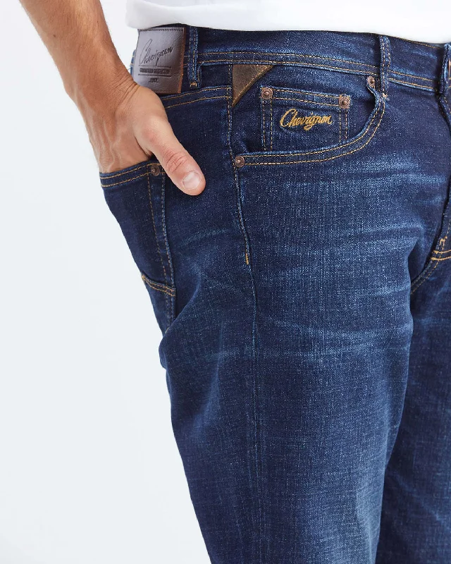 STRAIGHT FIT MID-RISE JEANS IN DARK WASH