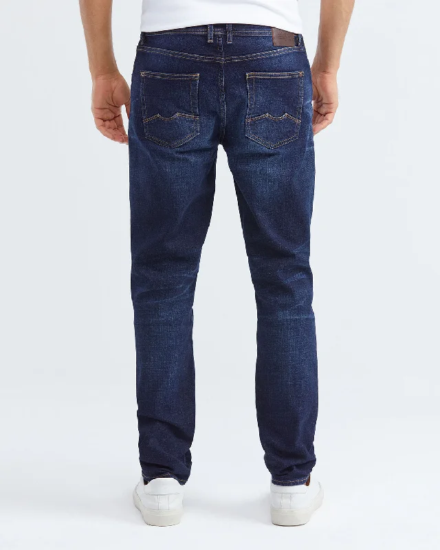 STRAIGHT FIT MID-RISE JEANS IN DARK WASH