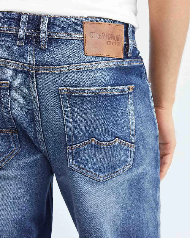 STRAIGHT FIT MID-RISE JEANS IN DARK WASH