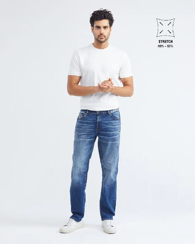 STRAIGHT FIT MID-RISE JEANS IN MEDIUM WASH