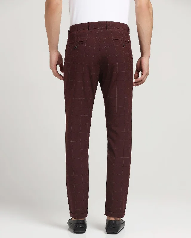 check-casual-khakis-in-wine-red-phoenix-fit-travey