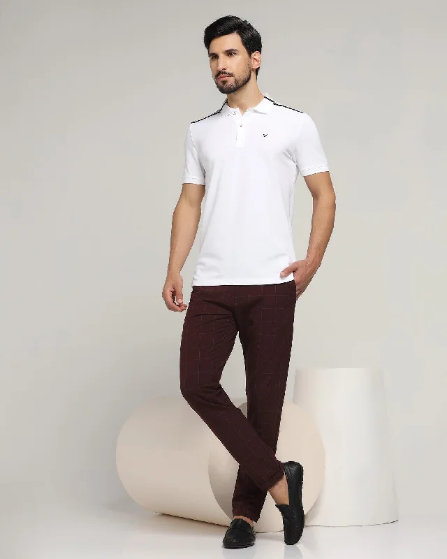 check-casual-khakis-in-wine-red-phoenix-fit-travey